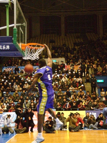 篮网想要得到字母哥？美记：字母哥和他的家人都热爱密尔沃基，他也没理由想.