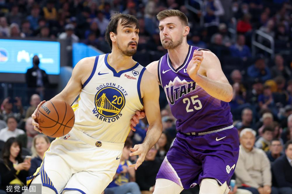 足球场上的 足球场上的